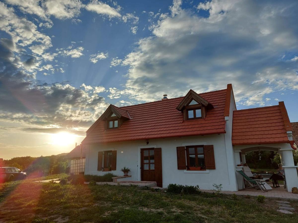 Casa Beata Villa Lesencetomaj Екстериор снимка