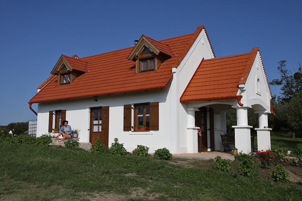 Casa Beata Villa Lesencetomaj Екстериор снимка
