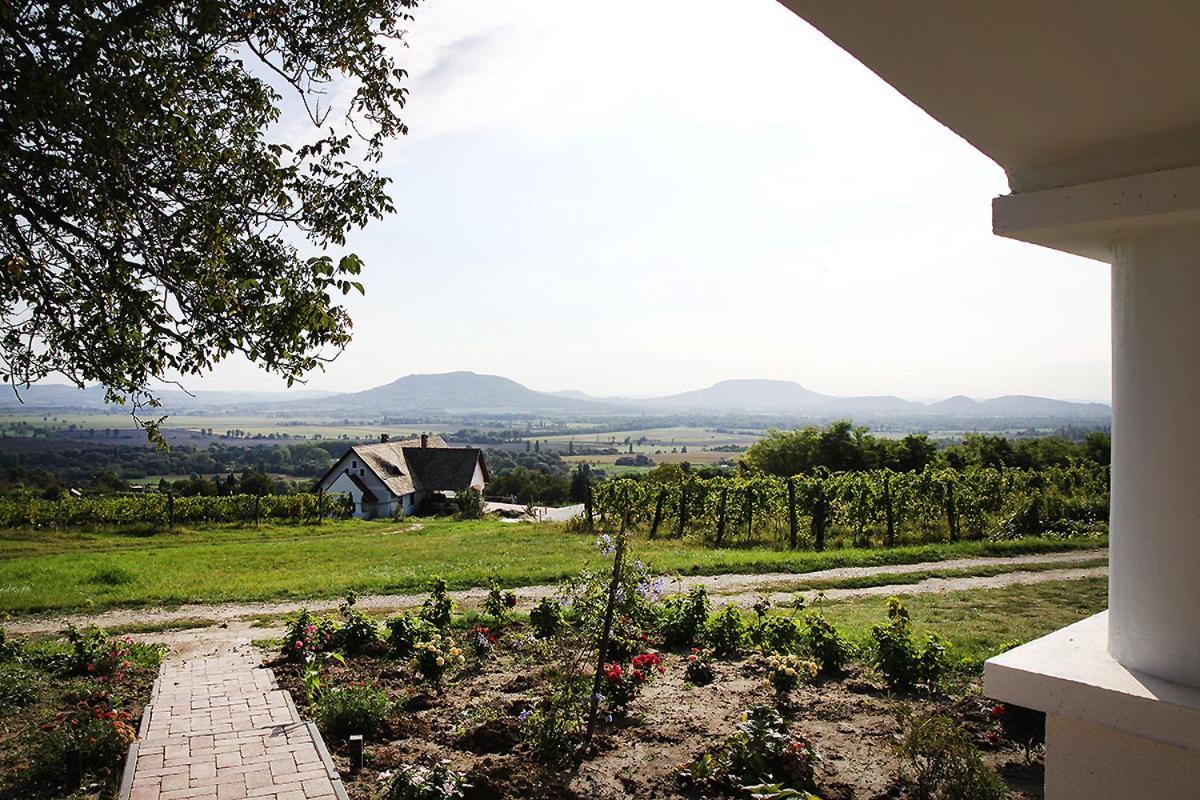 Casa Beata Villa Lesencetomaj Екстериор снимка